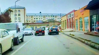 В Хачмазе водитель неосторожно сманеврировал и чуть не устроил цепное ДТП — ВИДЕО 