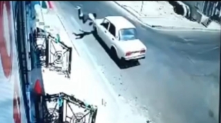 Avtomobil piyadanı BELƏ VURDU - REAL VİDEO 