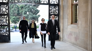 Prezidentlə ailəsinin paraddan yeni - FOTOLAR 