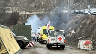BQXK-ə məxsus avtomobil və təcili yardım maşını Laçın yolundan keçdi   - FOTO