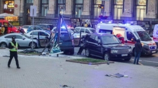 Kiyevdə sürücü avtomobili piyadaların üzərinə sürdü: İki ölü   - VİDEO - FOTO