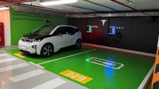 Bu ölkədə ondan çox elektromobilin yanaşı park edilməsi qadağandır 
