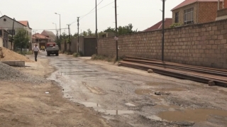 Sakinləri boğaza yığan problemlər: "Heç kim həyətində oturub çörək yeyə bilmir" - VİDEO