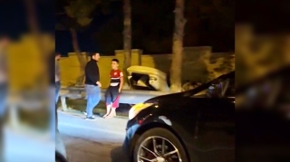 Sumqayıtda yüksək sürət “Mercedes”i səkiyə aşırdı   - VİDEO