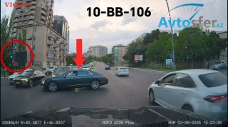 В Баку водитель Bentley перекрыл движение на перекрестке - ВИДЕО 