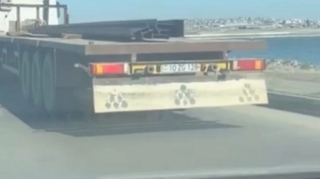 Bakıda yük maşını təhlükə yaratdı - VİDEO