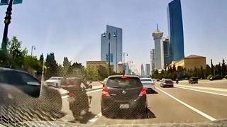 “Nissan” sürücüsündən nümunəvi davranış - Son anda faciənin qarşısını aldı   - VİDEO