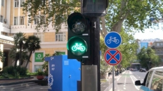 Bu işıqforlara velosiped bölmələri quraşdırıldı - VİDEO 