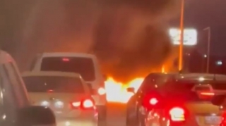 Bakının Görədil kəndində avtomobil yanıb  - VİDEO