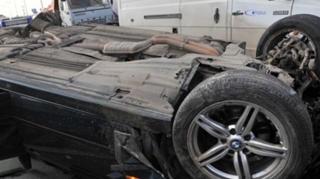 Bakıda "Mitsubishi Pajero"  yoldan çıxıb aşdı: ölən və yaralanan var   