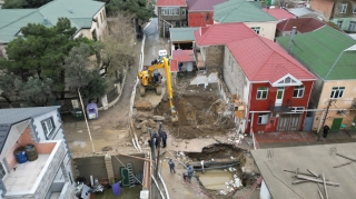 Qanunsuz tikili varsa, ona icazə verən məmur da var... 