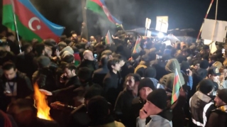 Laçın yolunda aksiya keçirilən yerdən növbəti humanitar yardım karvanı keçib  - VİDEO