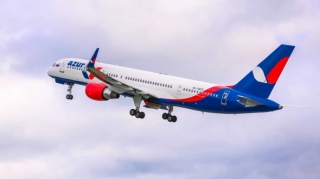 Həyəcan siqnalı verən təyyarə təcili eniş etməyə hazırlaşır 