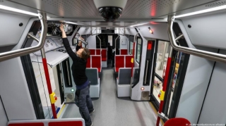 Kondisionersiz tramvay narazılıq doğurdu - FOTO
