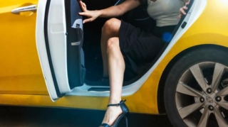 Taksi sürücüsündən sərnişinə qarşı əxlaqsızlıq  - Sendviç yedik, sonra kimsəsiz məkana gedib... 