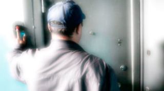 Bakıda yeni fırıldaq növü:  Mənzilləri gəzib qarşılıqsız şəkildə 150 manat pul təklif edir - FOTO 