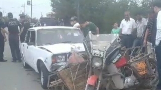 Cəlilabadda avtomobillə motosiklet toqquşub, xəsarət alanlar var - FOTO 