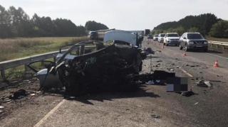 Əks zolağa çıxan “Hyundai” yük maşını ilə toqquşdu;  4 nəfər öldü - FOTO 