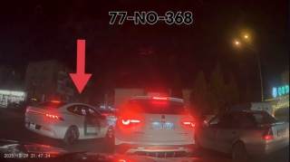 В Баку очередной водитель нарушил правила и создал опасность для других автомобилей - ВИДЕО 