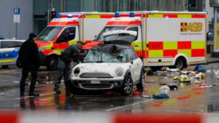 Avtomobilin kütləyə sürülməsi nəticəsində iki nəfər ölüb 