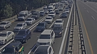 Heydər Əliyev prospekti istiqamətində maşın aşıb   - FOTO