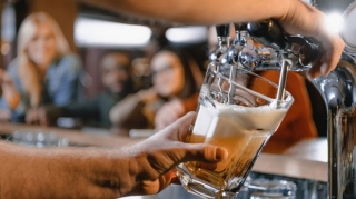 Ermənistanda satışa çıxarılan Azərbaycan bayraqlı pivə qalmaqala səbəb olub