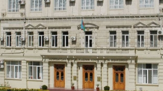 Xətaida avtomobillə vurulan qadın ağır xəsarət alıb