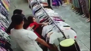 Azərbaycanda mağazalardan oğurluq edən bacı-qardaş tutuldu  - FOTO