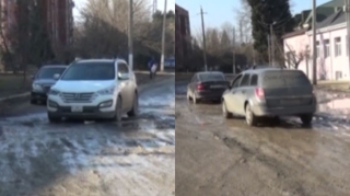 Gəncədə kanalizasiya xəttində yaranan problem yolları keçilməz edib  - VİDEO