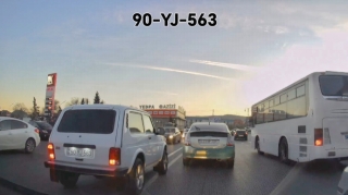 В Хырдалане водитель выехал на встречную полосу и создал опасность — ВИДЕО 