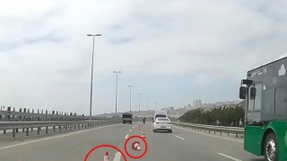 Отсутствие предупреждающих знаков на Зыхском шоссе привело к повреждению автомобиля - ВИДЕО