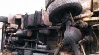 Beyləqanda asfalt daşıyan “KamAZ” aşıb