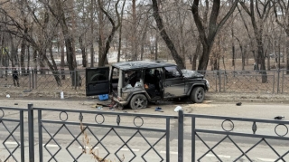 Qırmızıdan keçən "Gelandewagen" "Toyota"a ilə toqquşdu: Ölən var – ANBAAN VİDEO 