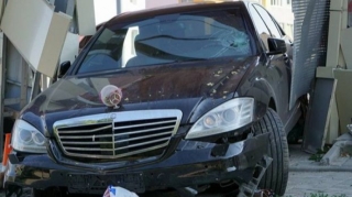 Avtomobil obyektə ÇIRPILDI: Ölən var 