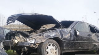 Bakı-Quba yolunda maşın dərəyə aşıb - FOTO 