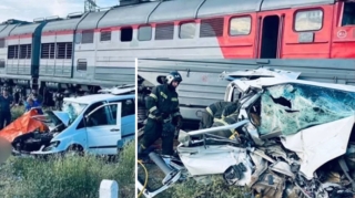 Yük qatarı mikroavtobusla toqquşdu:  5 ölü, 2 yaralı - FOTO 