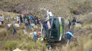 Peruda avtobus dərəyə düşdü - 29 nəfər ölüb 