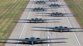 США приостановили полеты самых дорогих бомбардировщиков после аварийной посадки  - ФОТО