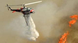 Yanğın söndürən vertolyot qəzaya uğradı; 1 ölü 