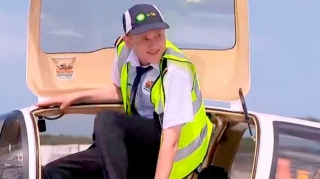 On altı yaşlı pilot iki aya 19 ölkəyə səfər etdi 