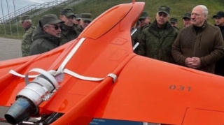 Lukaşenko Belarus istehsalı olan dronlara baxış keçirdi: “Bu, fəlakətdir”   - FOTO