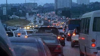 Paytaxt yollarında sıxlıq var - sürücülərin NƏZƏRİNƏ 