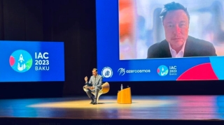 İlon Mask Bakıda keçirilən Beynəlxalq Astronavtika Konqresində sualları cavablandırır  - FOTO - YENİLƏNİB