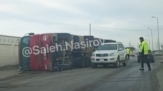 Sumqayıtda "TIR" aşdı - VİDEO