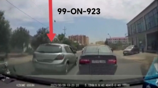 Bu sürücüdən uzaq durun: Qəza törədib qaçır - VİDEO