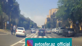 Piyadaya yol vermək üçün dayanan “KİA”nı “Hyundai” arxadan vurdu - VİDEO