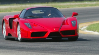 Milyonluq avtomobil  sahibinə çatdırılarkən qəzaya düşdü  - FOTO