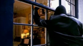 Bakı sakininin evinə aldatma yolu ilə daxil olan 3 nəfər quldurluq edib