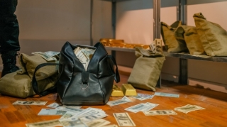 Bakıda evdən 6 000 manatlıq  oğurluq edildi