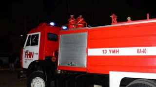 Qaradağda ikimərtəbəli ev yanıb